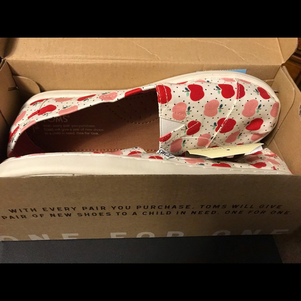 TOMS Classic Natural Canvas Apples Shoes